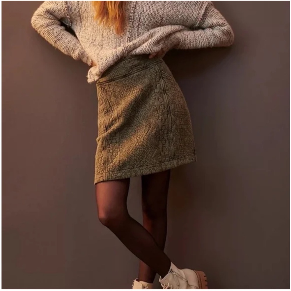M21 NWT Anthropologie Pilcro Moss Embossed Mini Skirt - Picture 2 of 8